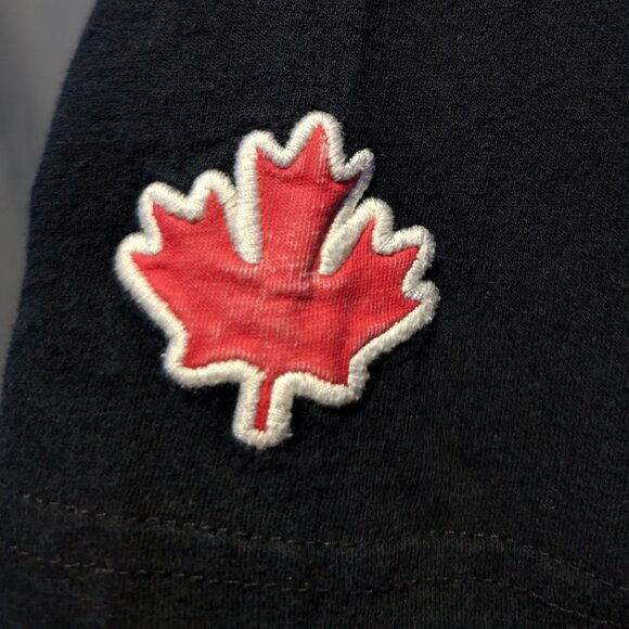 Roots Canada Beaver Pine Tree Maple Leaf Peace Sign T-Shirt, Medium - Picture 6 of 7